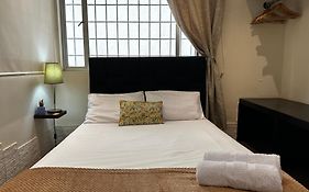 6 Suites Hotel